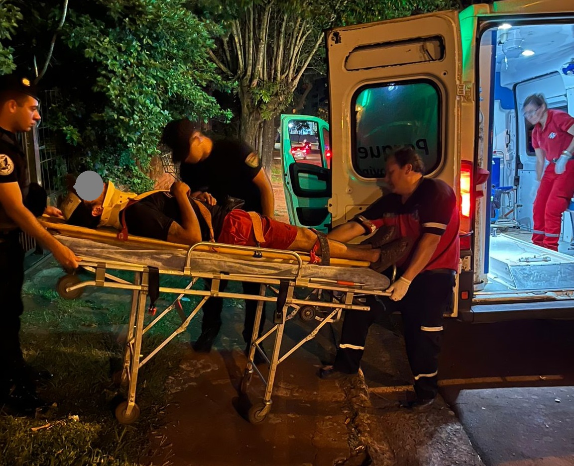 Cayó del techo de la casa y resultó con lesiones