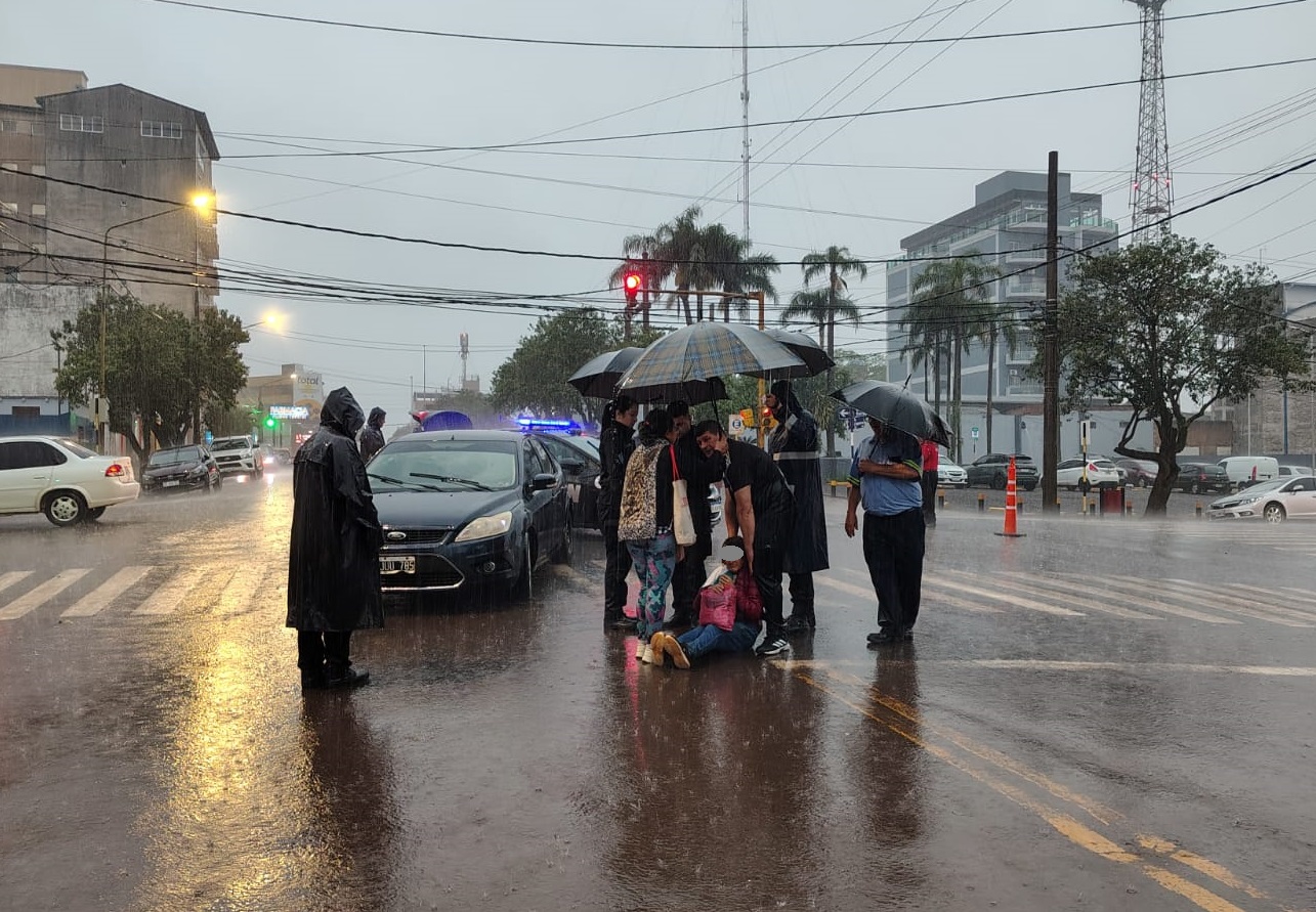 Una mujer fue atropellada por un coche en pleno centro de Oberá