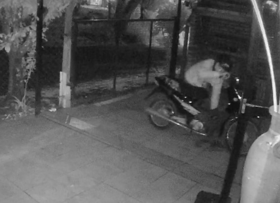 Le robaron la moto al director del portal OberaInside: ofrece recompensa