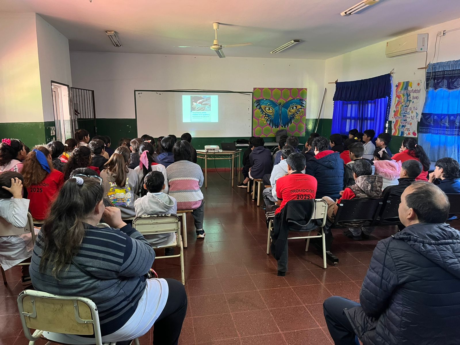 Uso excesivo de pantallas y apuestas ilegales, temas principales de las charlas de Juego Responsable