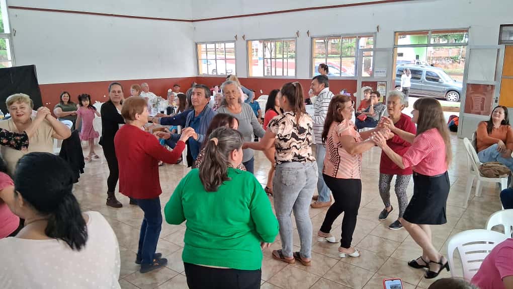 Durante el Mateando coronaron a los reyes de los abuelos de Guaraní