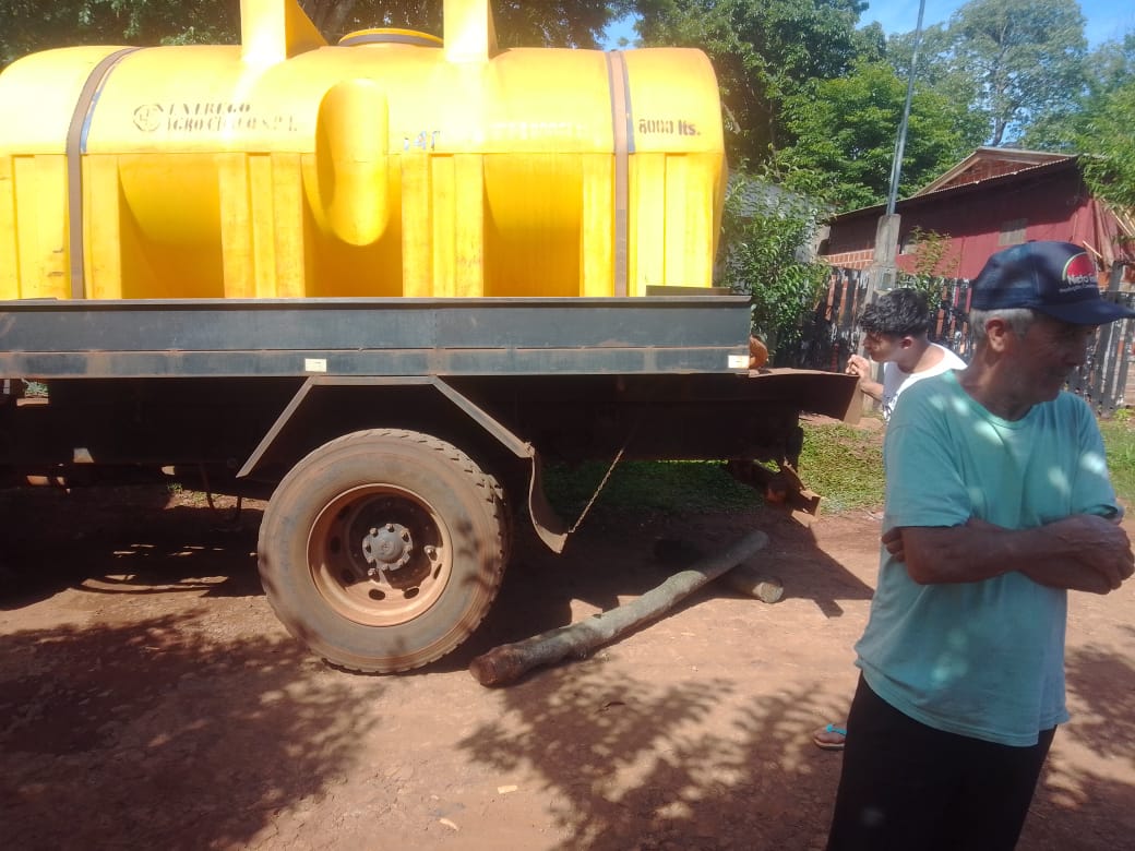 Tensión en barrio San José: retuvieron un camión municipal en reclamo por el servicio de agua