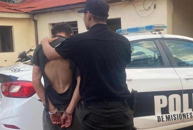 Tomó unos socos porque estaba en patio ajeno y lo retuvieron hasta que llegó la policía