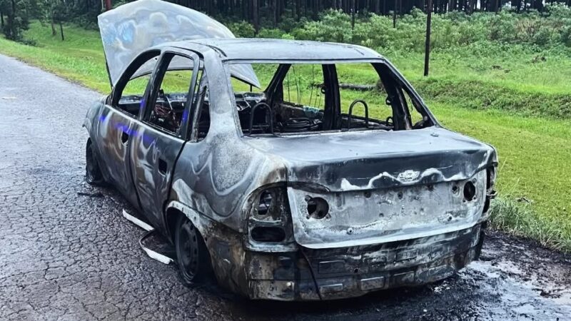 Sospechoso incendio de un auto en Oberá: investigan qué pasó
