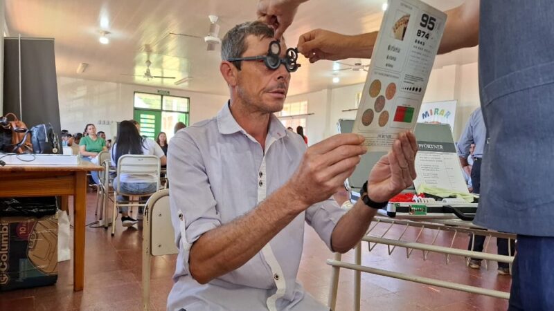 Mirar Mejor: vecinos de Fracrán recibieron atenciones para cuidar la visión