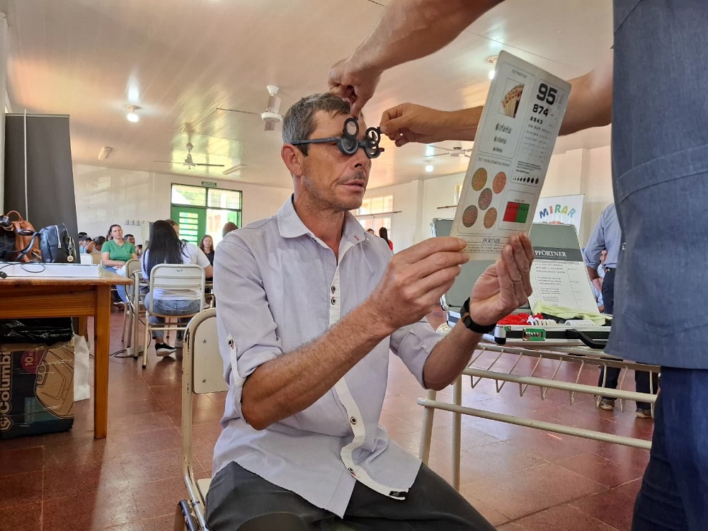 Mirar Mejor: vecinos de Fracrán recibieron atenciones para cuidar la visión