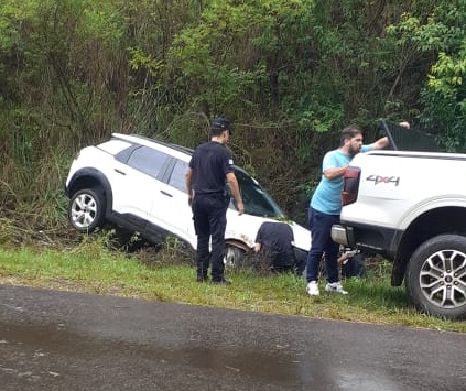Empleado de Emsa despistó en Alberdi y dejó su coche, luego la Policía lo ubicó