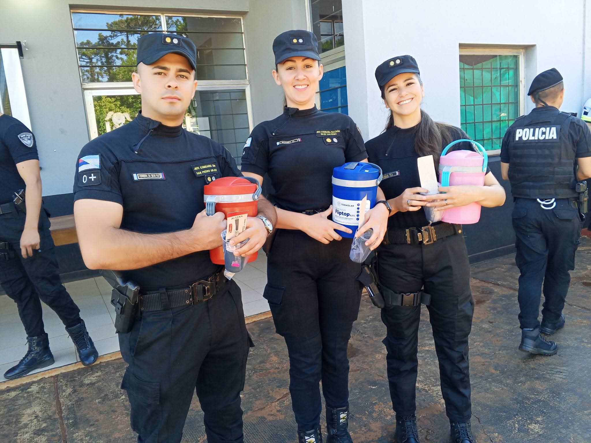 Es oficial: ahora los policías de Misiones podrán tomar tereré durante el servicio