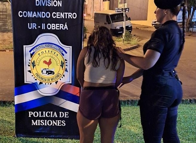 Una mujer le robó el celular al moto Didi porque no la quiso llevar: terminó presa