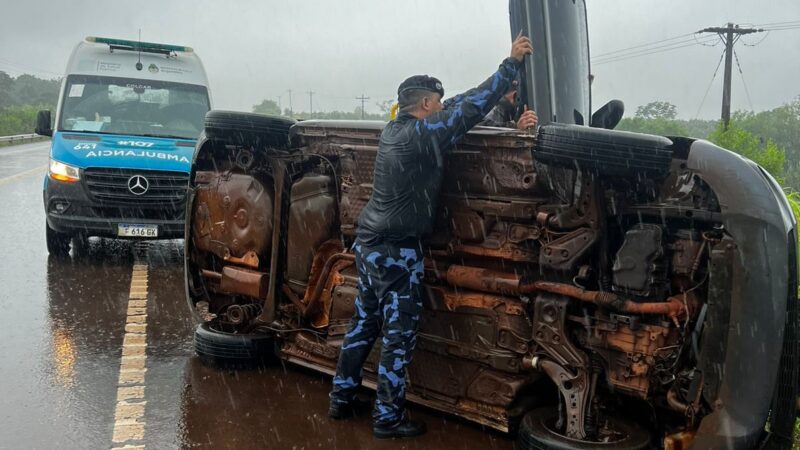 Jubilado obereño volcó en ruta 14 y resultó con lesiones