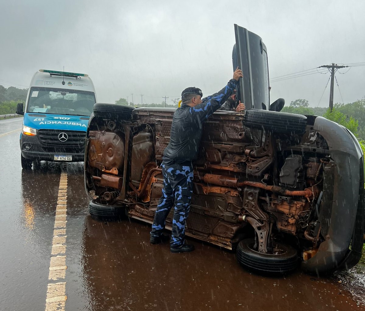 Jubilado obereño volcó en ruta 14 y resultó con lesiones
