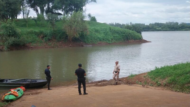Se sumaron buzos a la búsqueda de un hombre desaparecido en un arroyo en Ameghino