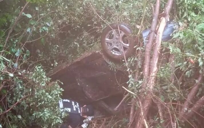 Despiste de un coche dejó dos lesionados en el límite de Oberá y San Martín