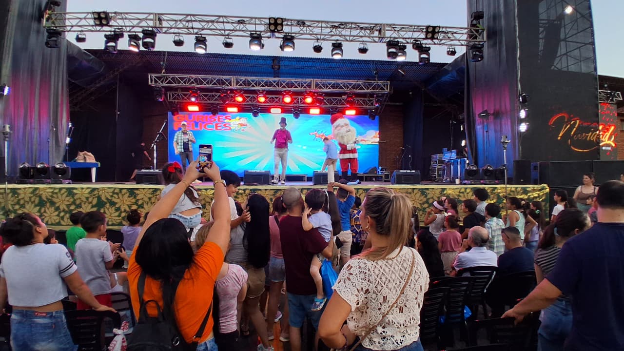Gurises Felices compartió la magia de la Navidad en Capioví y Leandro N. Alem