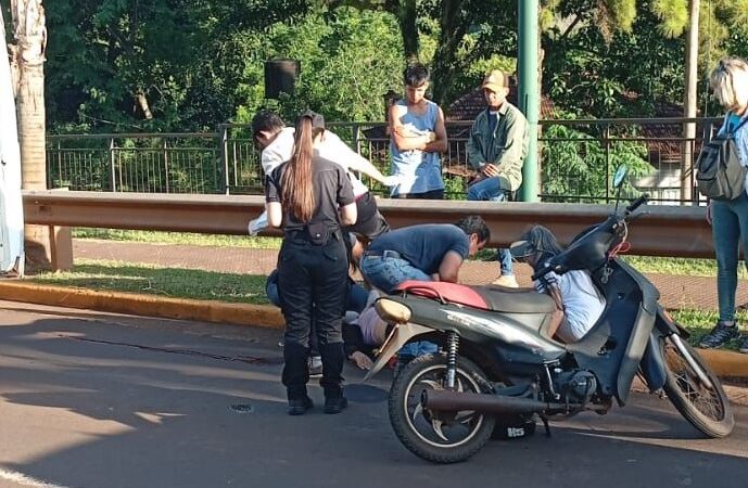 Conductora de moto atropelló a un perro en la autovía y se halla en grave estado