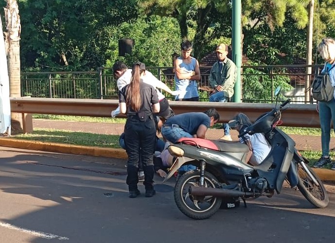 Conductora de moto atropelló a un perro en la autovía y se halla en grave estado