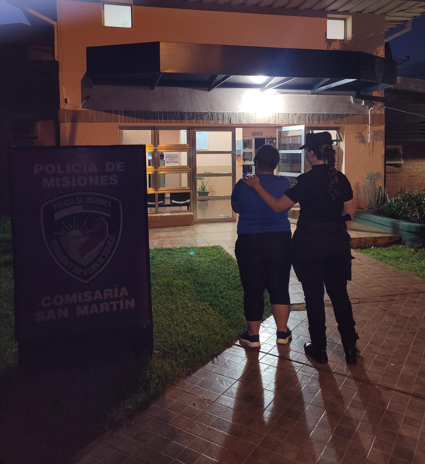 Vecina de San Martín golpeó y amenazó a policías: durmió en la comisaría