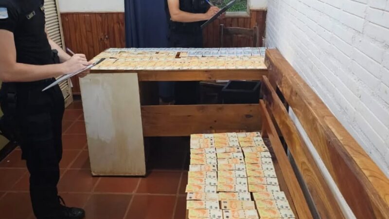 Con los datos de su vecina, creó una cuenta paralela y le robaba el salario  
