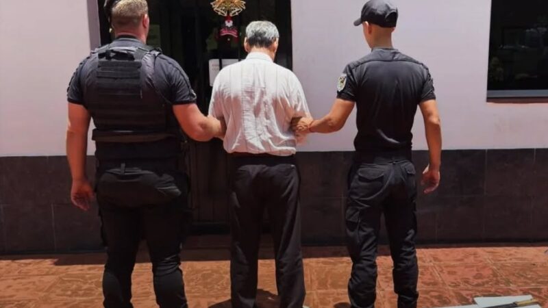 Se dice “creyente” y quiso “educar” a machetazos a un hijastro de 14 años: el menor sufrió cortes en ambos brazos