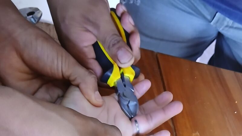 Se le atoró el anillo y les pidió socorro a los Bomberos Voluntarios de Campo Viera  