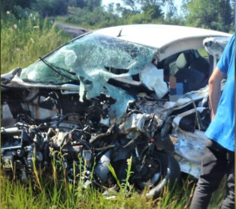 Un muerto por choque entre un coche y un camión que transportaba sustancias peligrosas