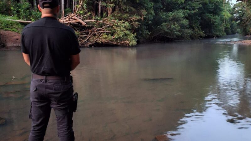 Investigan la muerte de un menor en un arroyo en Mártires