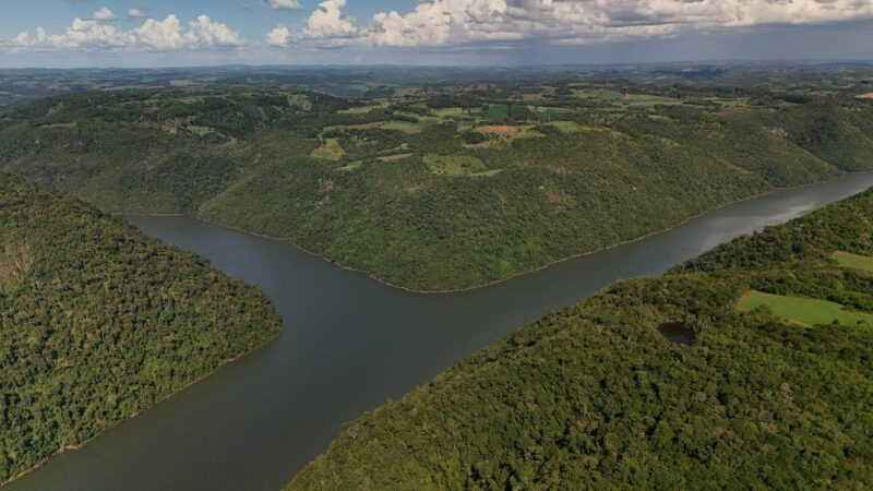 De los libros a la realidad: docente obereño enseña geografía desde el aire a pura creatividad