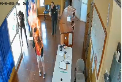 Insólito y dramático: una mujer se prendió fuego en la comisaría de Campo Grande