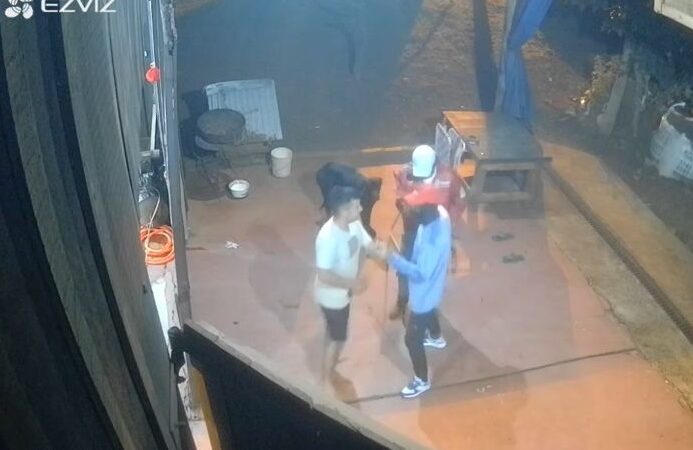 Un joven recibió un balazo en un violento asalto a mano armada en Jardín América