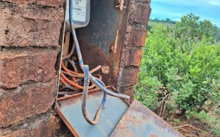 Vándalos dejaron sin electricidad a ocho familias de Picada Yapeyú, en Guaraní