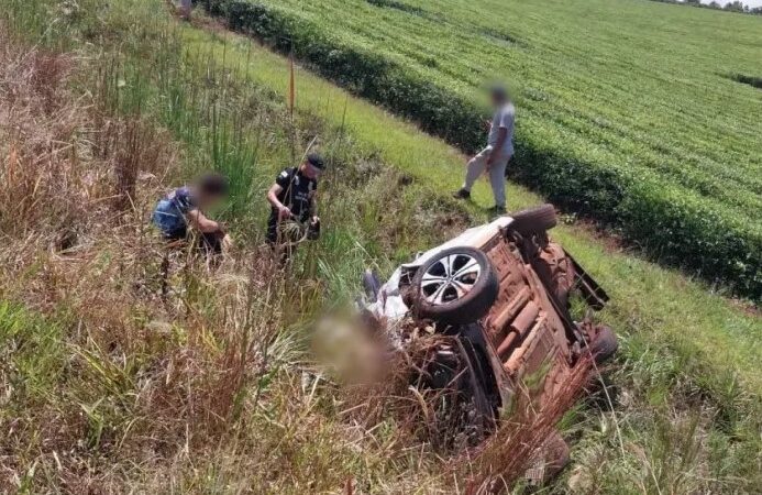 Un conductor resultó lesionado tras volcar con su auto en Alvear