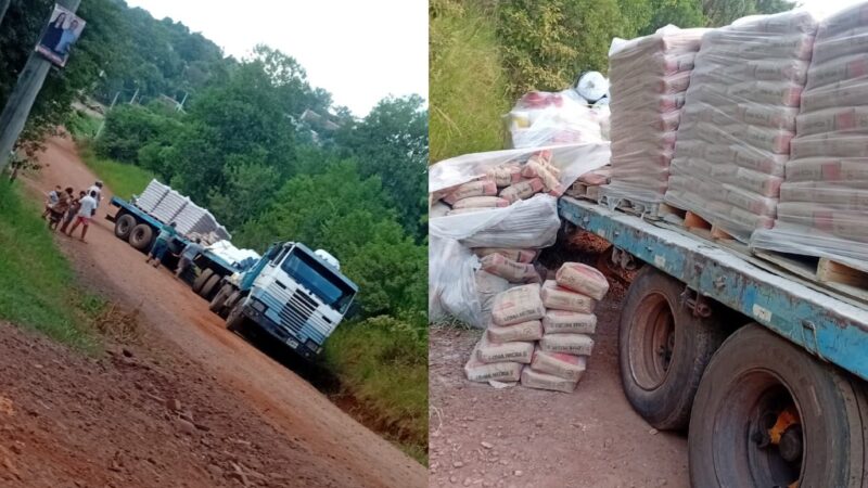 Camión perdió parte de la carga de cemento y llamaron a la Policía para evitar saqueo en Oberá