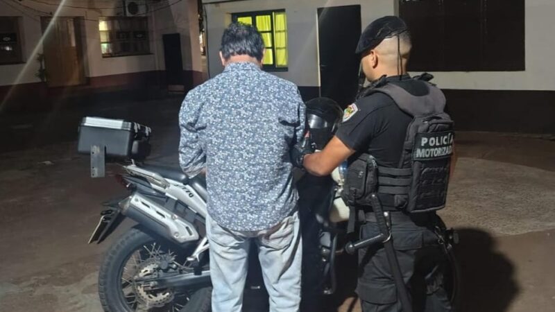 Manejaba borracho, se retobó en el control y trató de escapar a pie