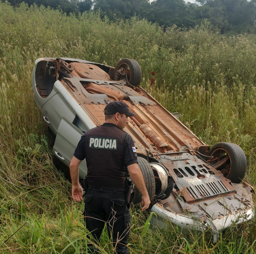 Colonia Alberdi: despiste y vuelco en ruta 6 dejó dos lesionadas
