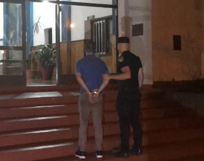 Una mujer era agredida por su pareja en el Parque, vio un patrullero y pidió auxilio