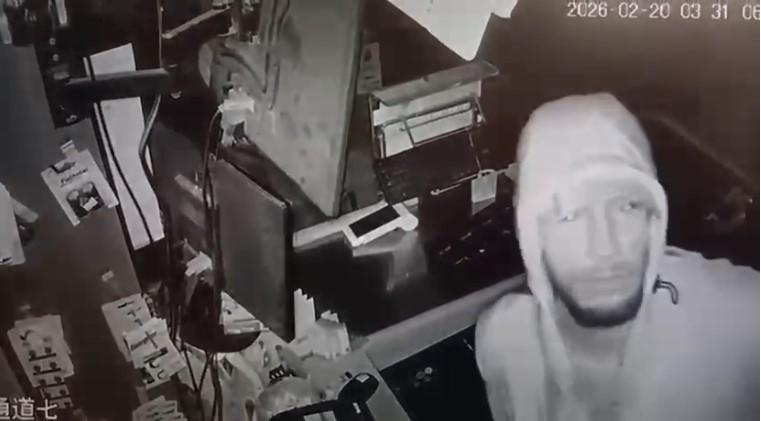 Un saludo para la cámara: entró a robar a un super en Campo Viera, quedó grabado y terminó preso