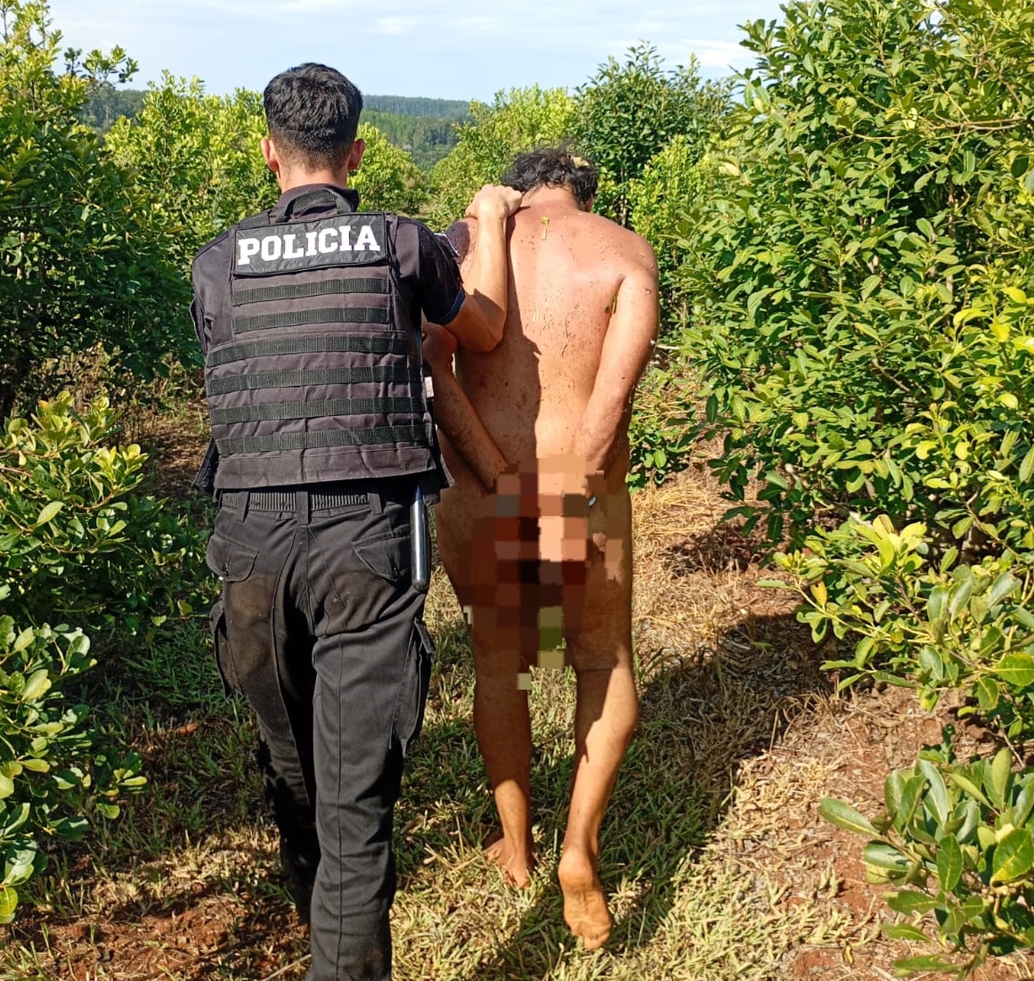 Detuvieron a un hombre que se exhibió desnudo ante un grupo de chicos