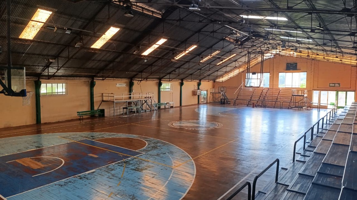 Inician mejoras en el parquet del Ian Barney 1 y estará cerrado 3 semanas