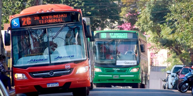 Usuarios reclaman por recortes en líneas del transporte urbano de Oberá