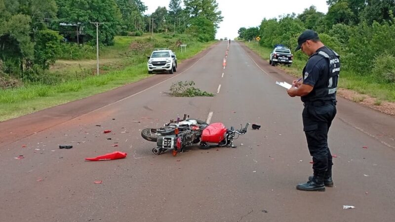 Un menor resultó lesionado al impactar su moto contra la carrocería de una camioneta