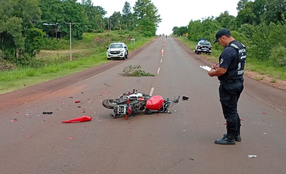 Un menor resultó lesionado al impactar su moto contra la carrocería de una camioneta