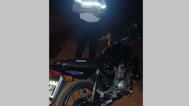 Es viernes y el “corte” lo sabe: secuestraron otra moto por ruidos molestos, tampoco tenía papeles