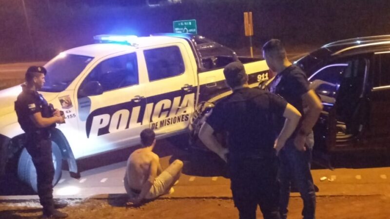 Ocasionó daños en una casa, amenazó y al escapar chocó contra un móvil policial