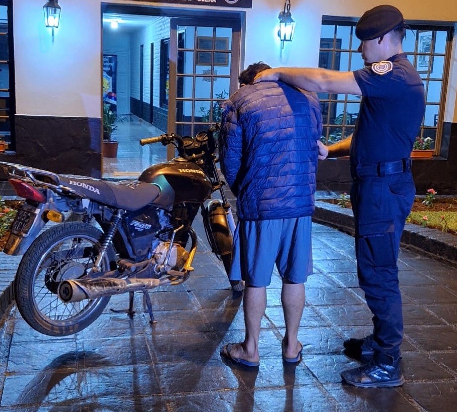 Se hicieron pasar por compradores de una Honda robada, capturaron al ladrón y recuperaron la moto