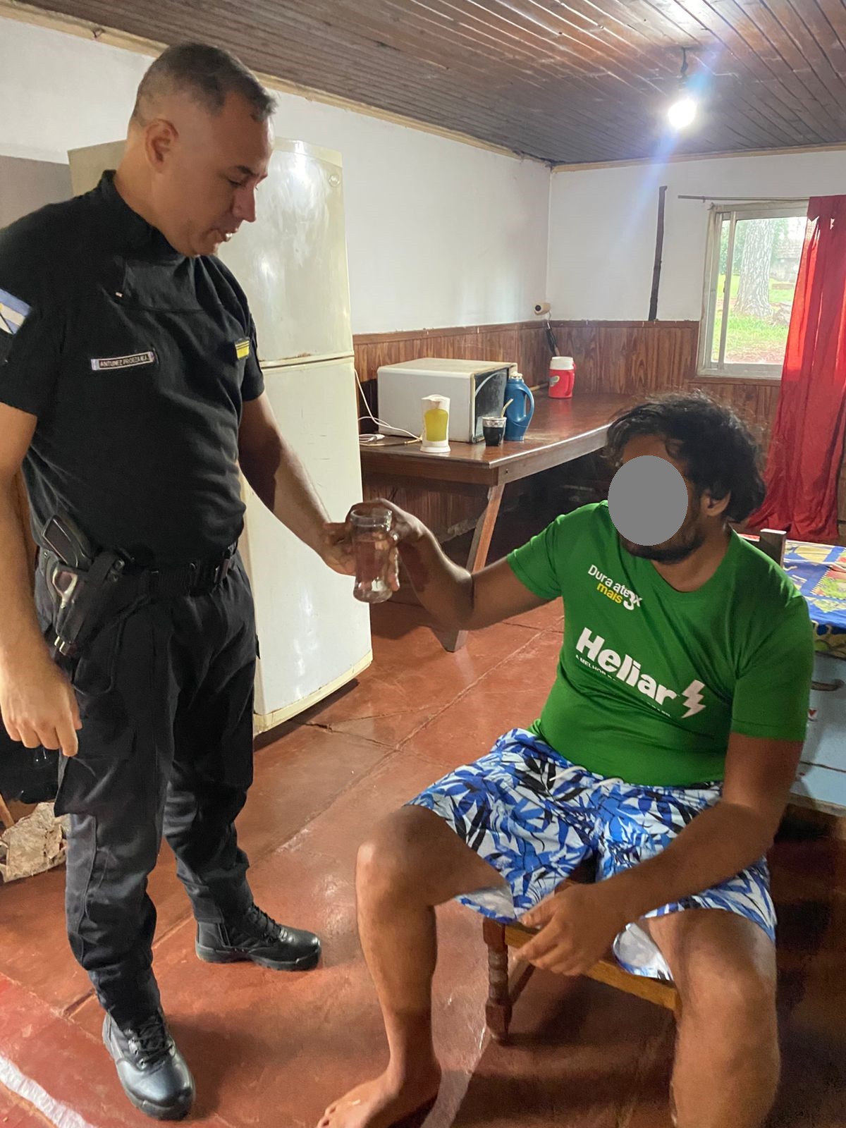 Es de Oberá y padece esquizofrenia el hombre que fue grabado desnudo en Campo Ramón