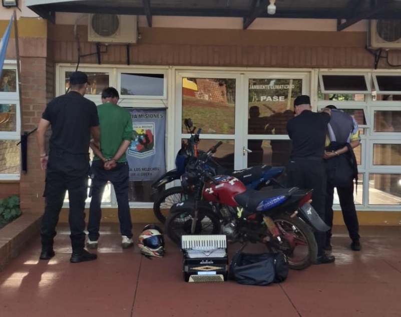 Ofrecieron un acordeón robado en un grupo y los descubrió la Policía: terminaron presos