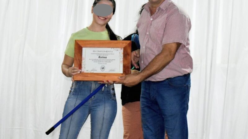 “Todos los reíamos tanto”: vergüenza ajena por la explicación del intendente de Aurora tras el papelón del Día de la Mujer