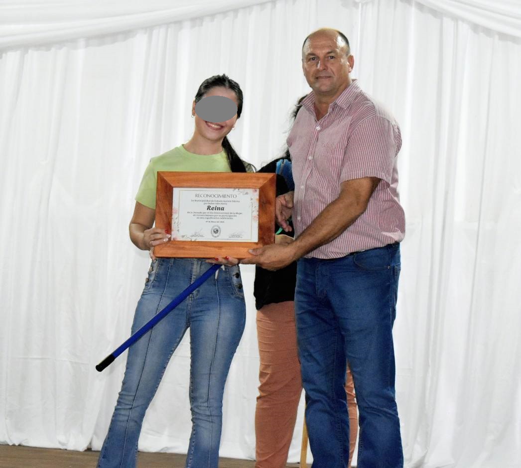 “Todos los reíamos tanto”: vergüenza ajena por la explicación del intendente de Aurora tras el papelón del Día de la Mujer