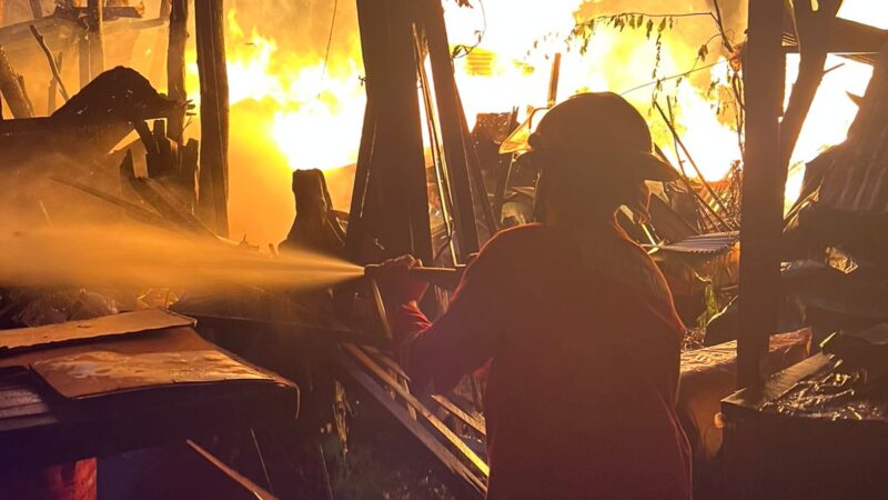 Las chispas de un horno de barro ocasionaron el incendio de una vivienda en Oberá
