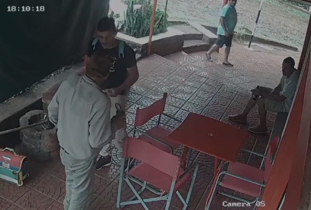 Quiso robar una motoguadaña a punta de navaja, quedó grabado y terminó preso